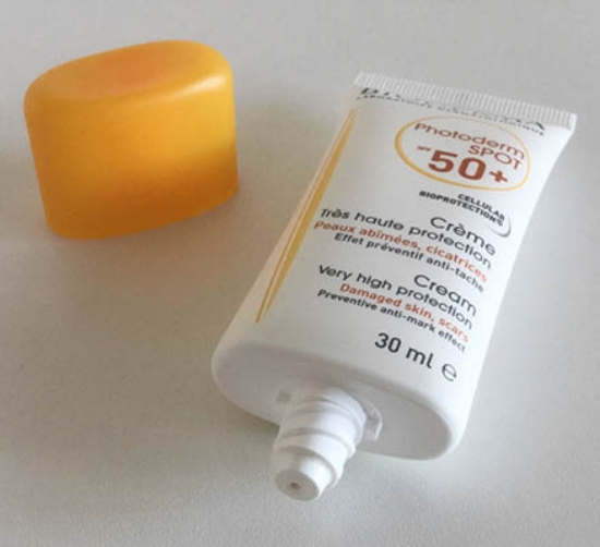 کرم ضد آفتاب بایودرما سری فتودرم اسپات ⁺SPF50 حجم 30 میلی لیتر