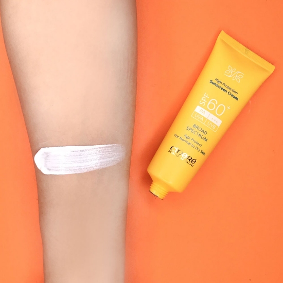 کرم ضد آفتاب سینره مناسب پوست های نرمال و خشک +SPF60 بی رنگ