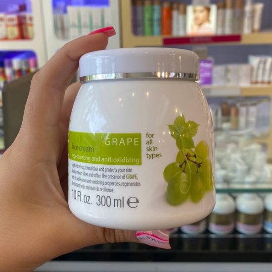 کرم صورت کلیون مدل Grape Face Cream حجم 300 میلی لیتر