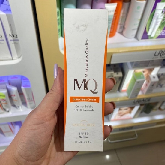 کرم ضد آفتاب ام کیو SPF50 مناسب پوست نرمال بژ طبیعی